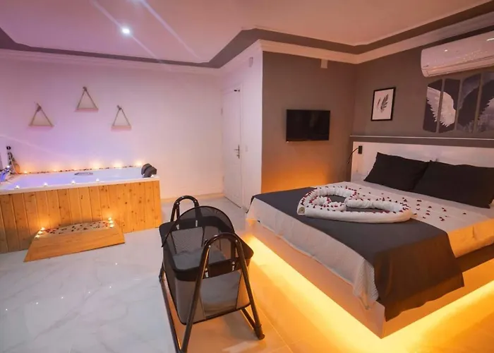 Patara 2 Bedroom Secluded With Private Pool Hot Tub 卡尔坎